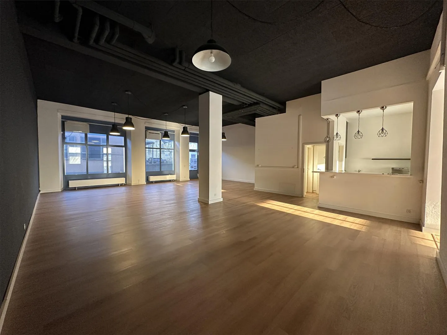 Large Open Space Office - Photo 3 of 6