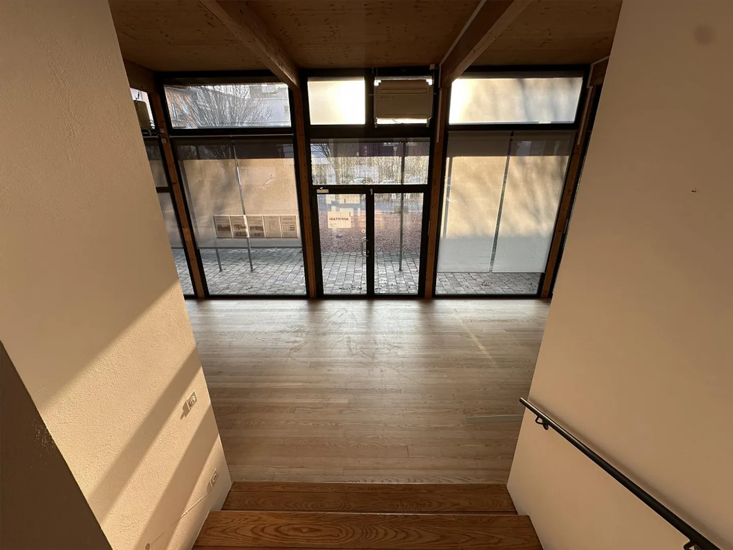 Large Open Space Office - Photo 5 of 6