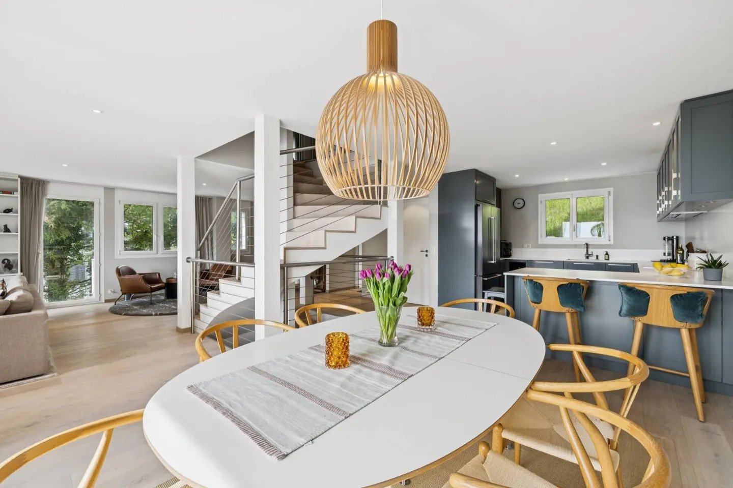 Un'eleganza contemporanea rivolta verso l'orizzonte - Foto 1 di 13