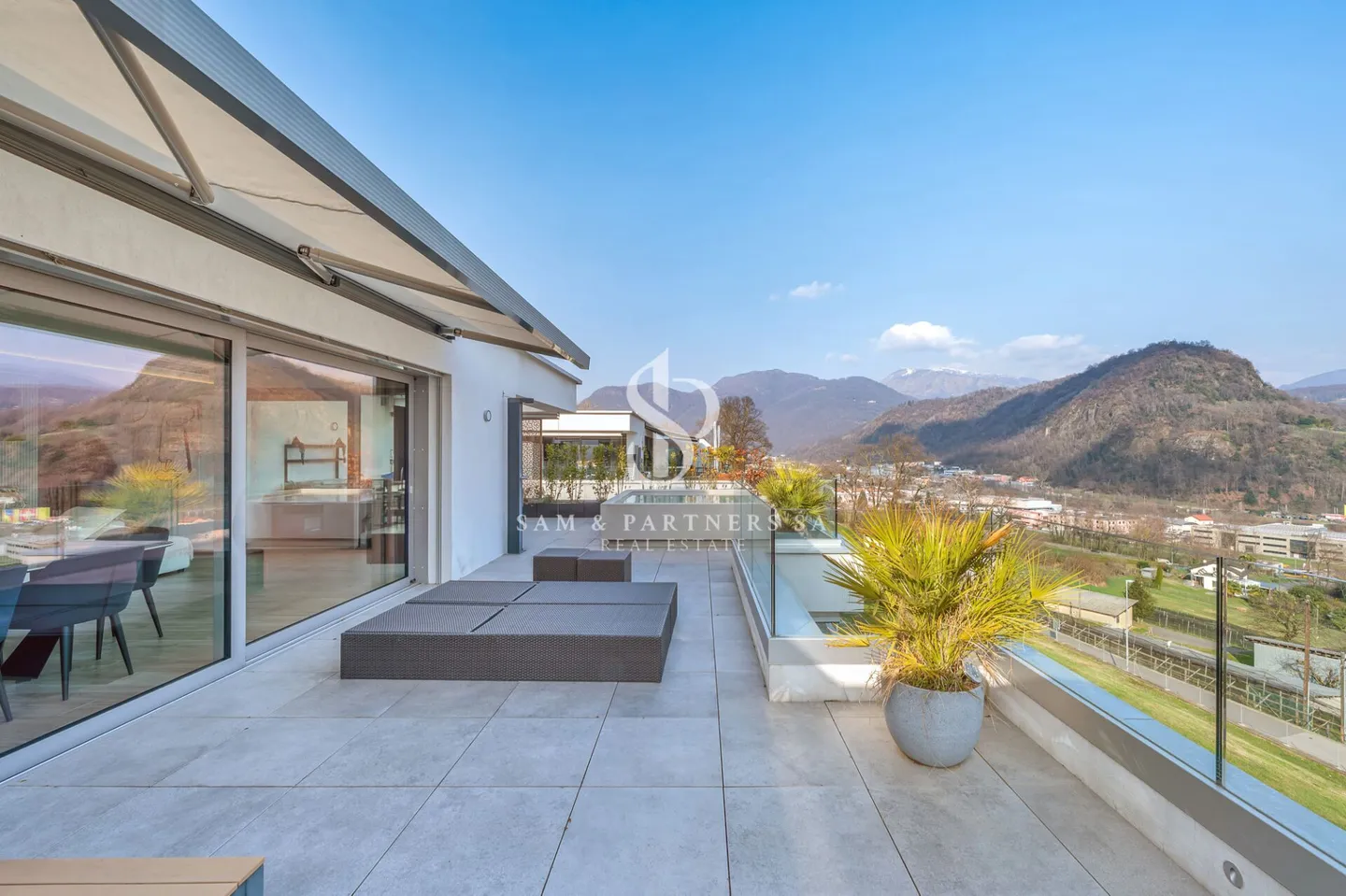 Attico con vista mozzafiato - Foto 3 di 15