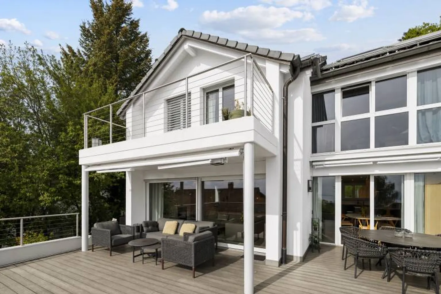 Un'eleganza contemporanea rivolta verso l'orizzonte - Foto 3 di 13