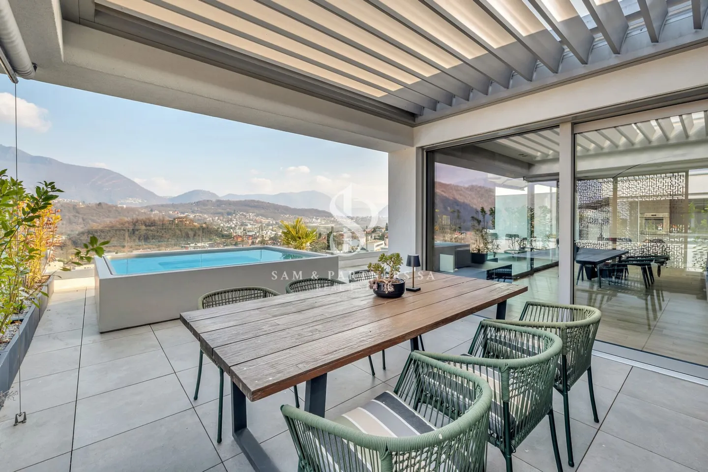 Attico con vista mozzafiato - Foto 4 di 15