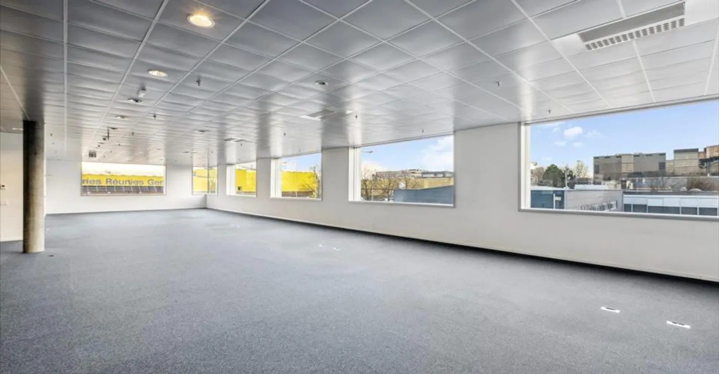 Office space for rent - Photo 1 of 12