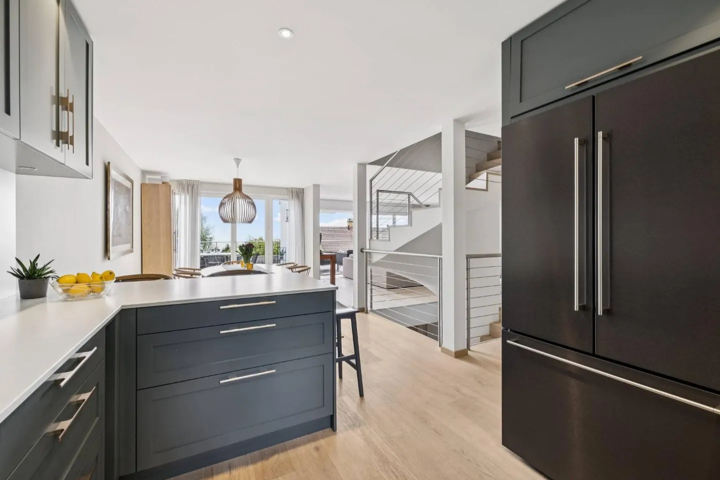 Un'eleganza contemporanea rivolta verso l'orizzonte - Foto 6 di 13