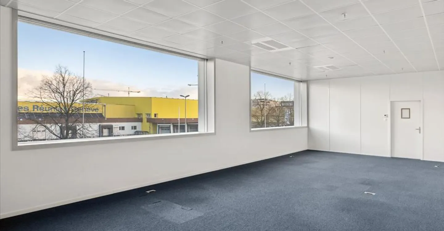 Office space for rent - Photo 3 of 12