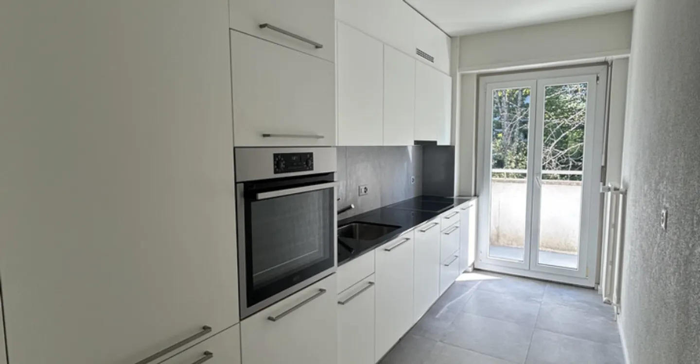 Appartamento Incantevole con Balcone - Foto 2 di 9