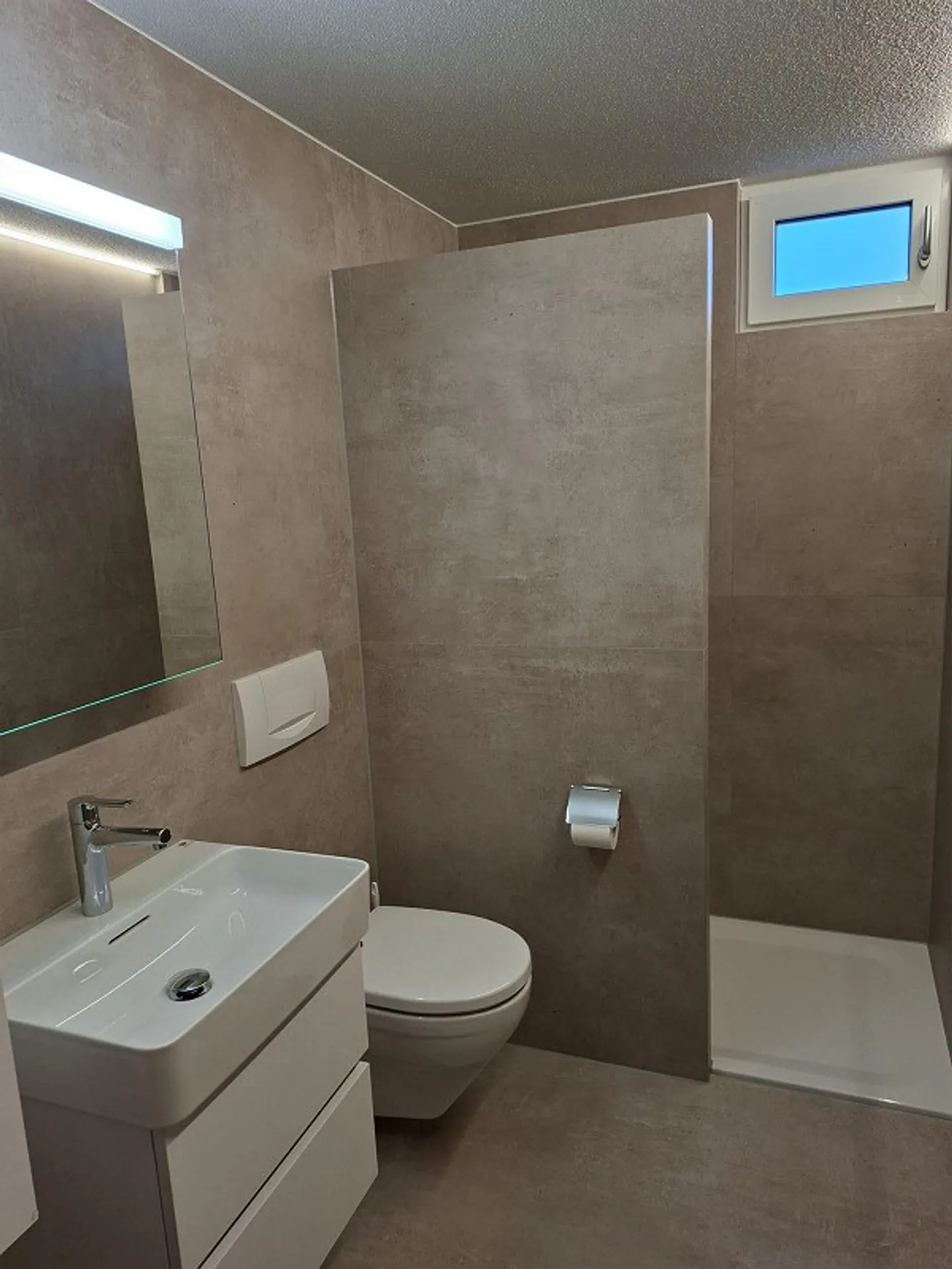 Appartamento soleggiato di 3,5 stanze con giardino d'inverno - Foto 6 di 9