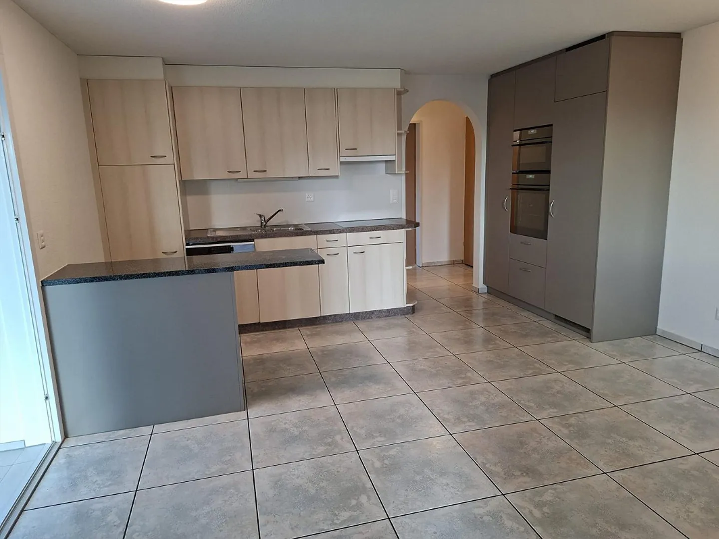 Appartamento soleggiato di 3,5 stanze con giardino d'inverno - Foto 4 di 9