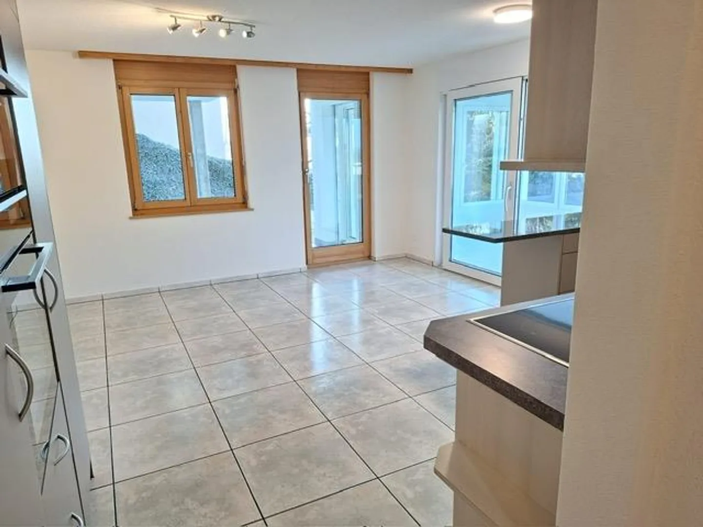 Appartamento soleggiato di 3,5 stanze con giardino d'inverno - Foto 5 di 9