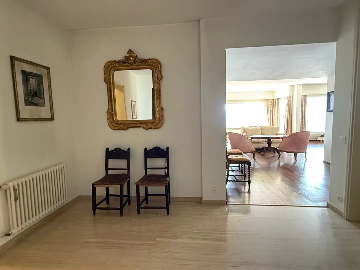 Elegant Apartment with Lake View - Photo 9 of 10