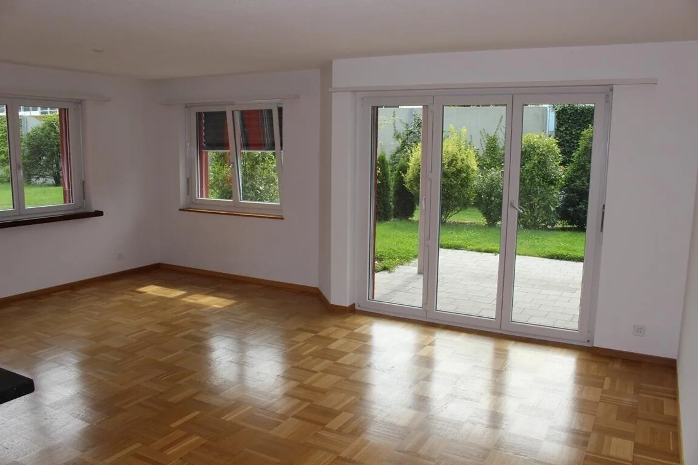 Modern 4.5-room apartment of 99 m² with garden seating area - Photo 2 of 12