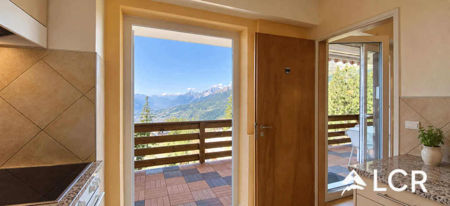 Beautiful 3.5-room apartment in Crans - Photo 2 of 10