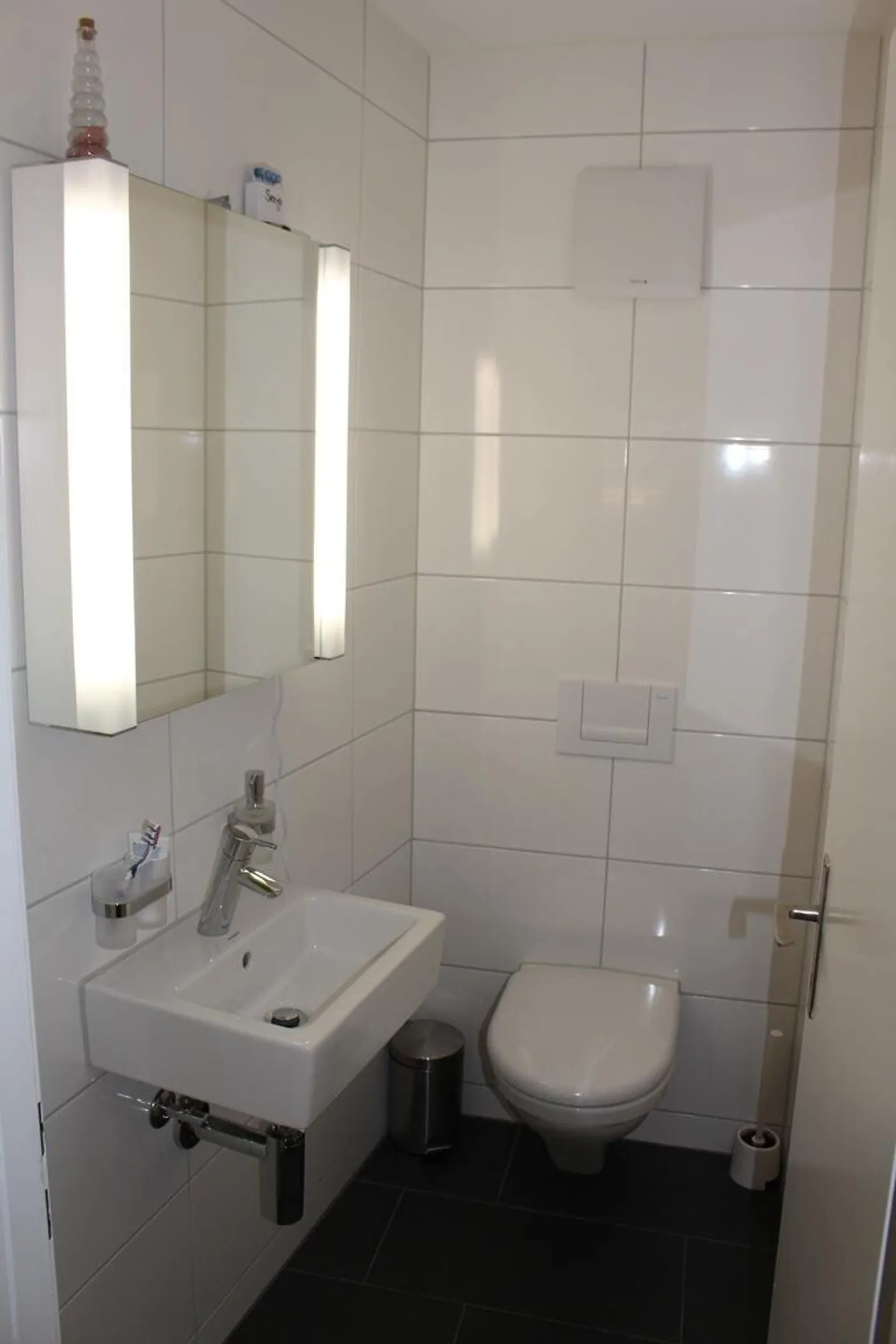 Modern 4.5-room apartment of 99 m² with garden seating area - Photo 8 of 12