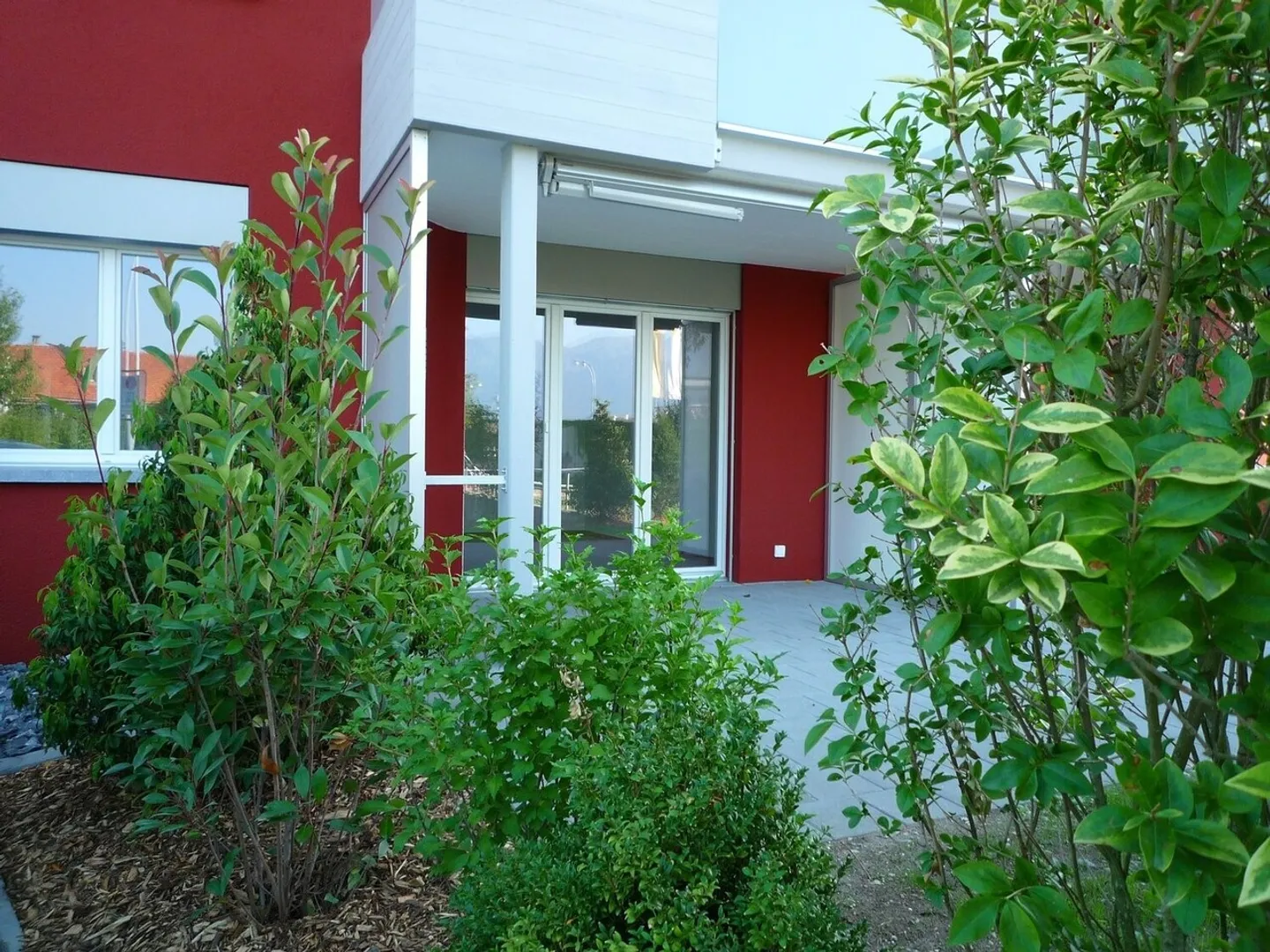 Modern 4.5-room apartment of 99 m² with garden seating area - Photo 10 of 12