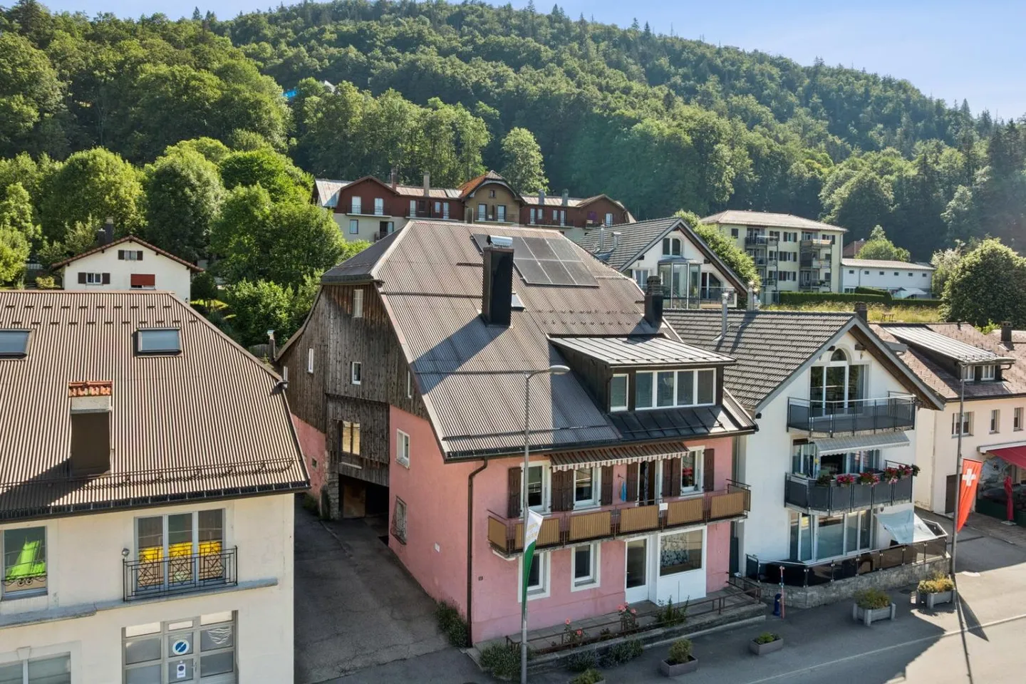 Building with promotional potential - stunning view of Lake Joux - Photo 3 of 13