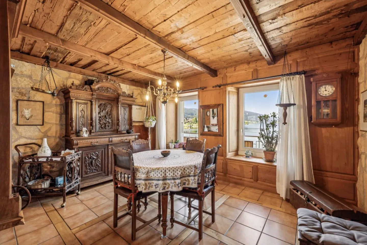Building with promotional potential - stunning view of Lake Joux - Photo 6 of 13