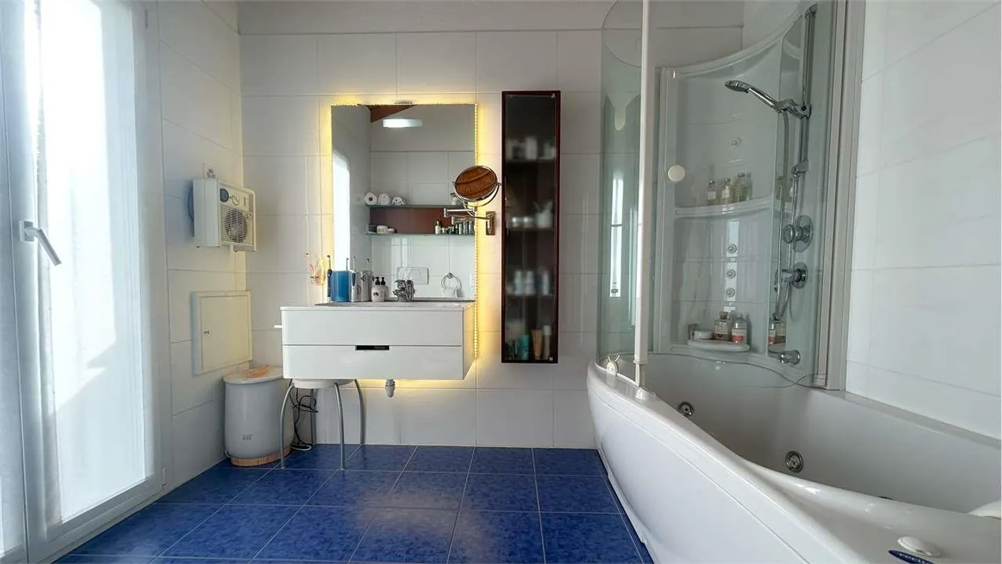 GERÄUMIGES HAUS MIT BEHEIZTEM POOL - Foto 10 von 12