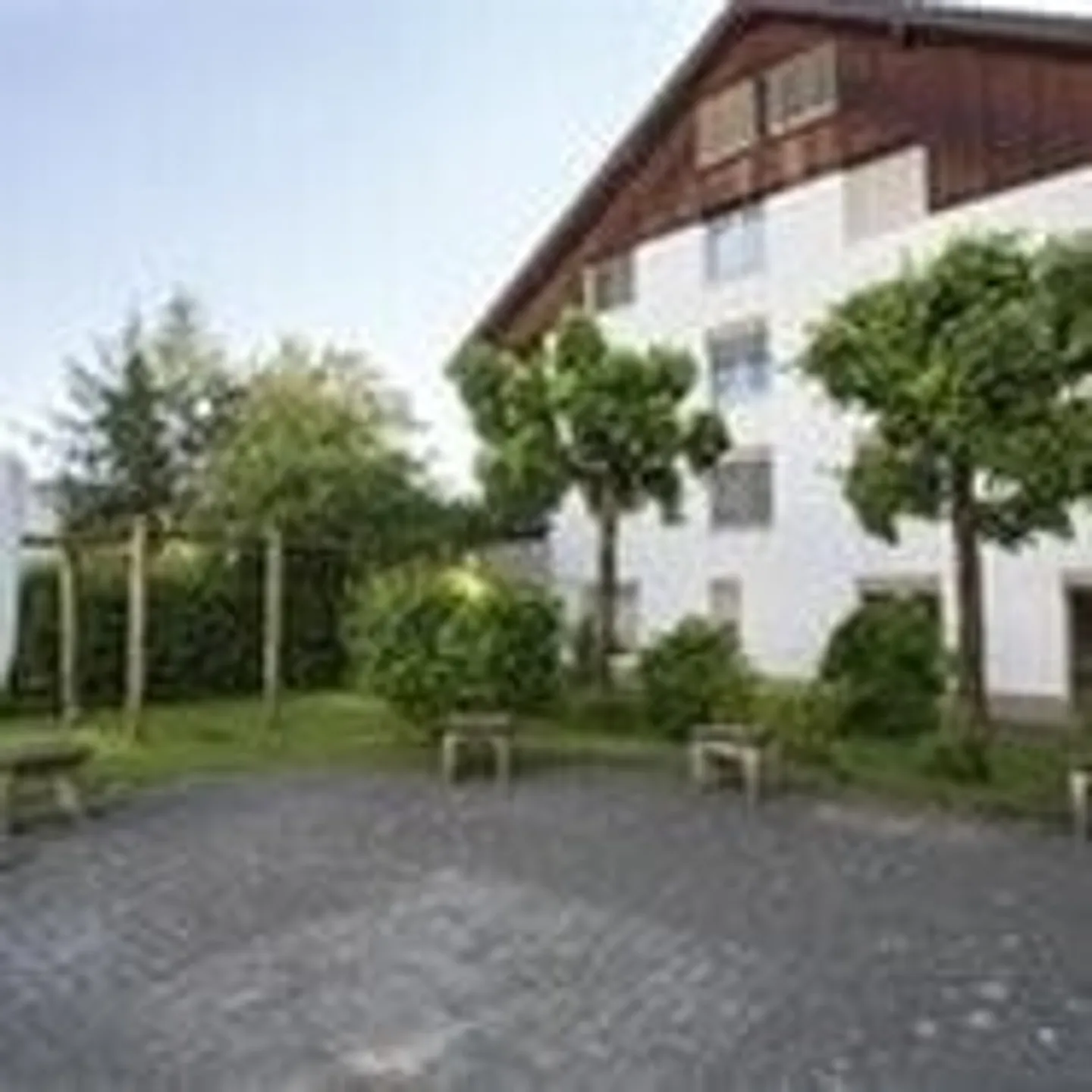 Spacious bright apartment with balcony - centrally located &amp; in greenery - Photo 1 of 10