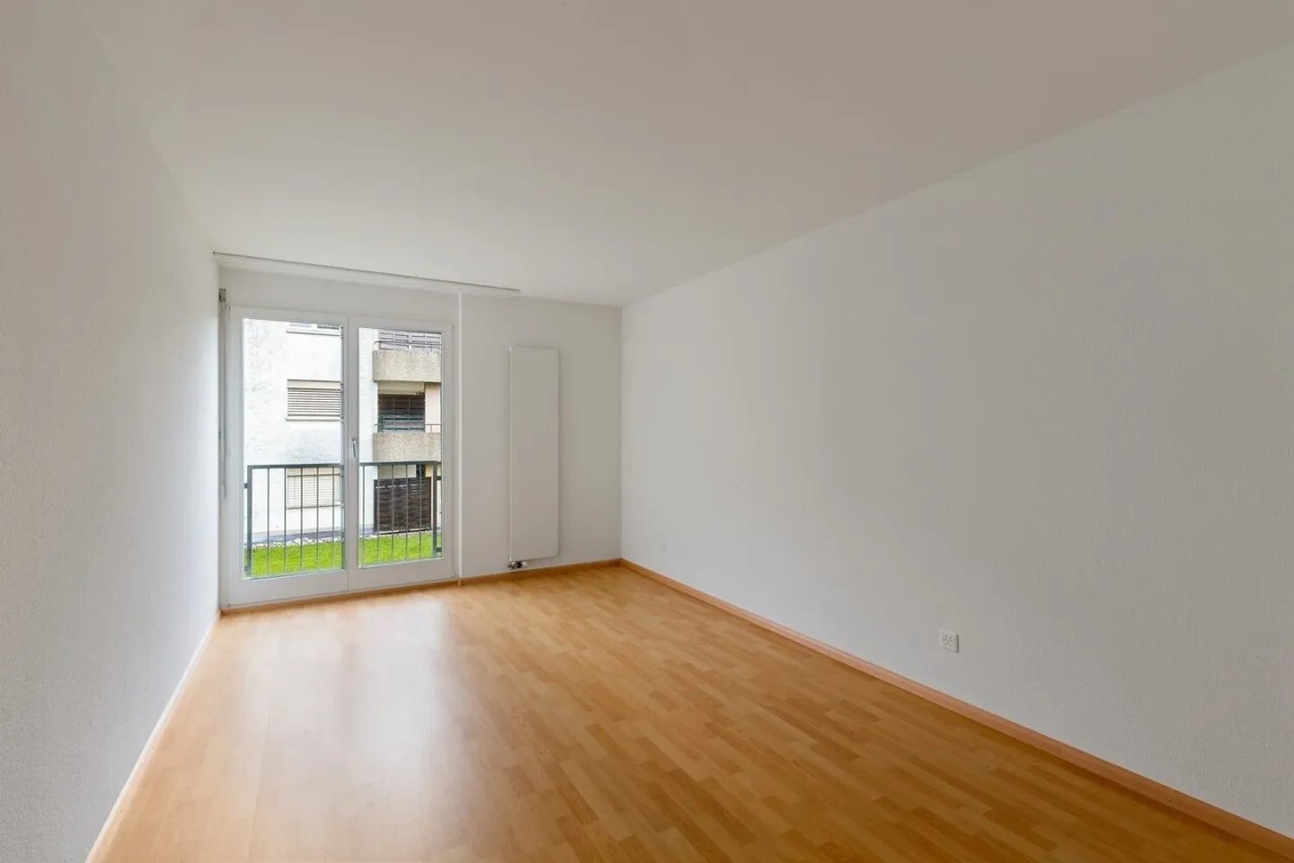 Spacious bright apartment with balcony - centrally located &amp; in greenery - Photo 6 of 10