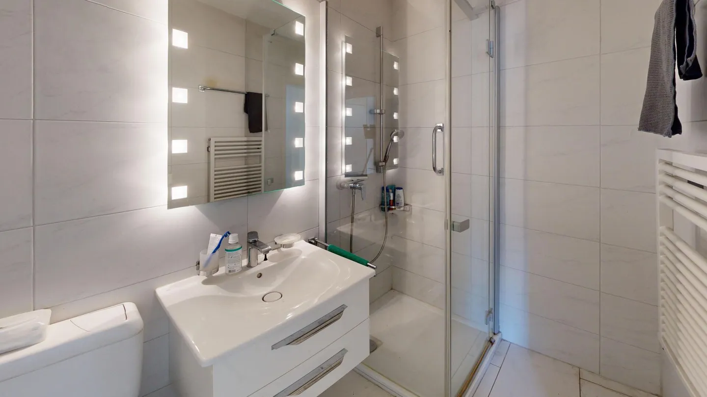 Appartement de rêve lumineux de 4,5 pièces avec terrasse de 112 m², cheminée et ascenseur directement dans l'appartement - Photo 14 sur 31