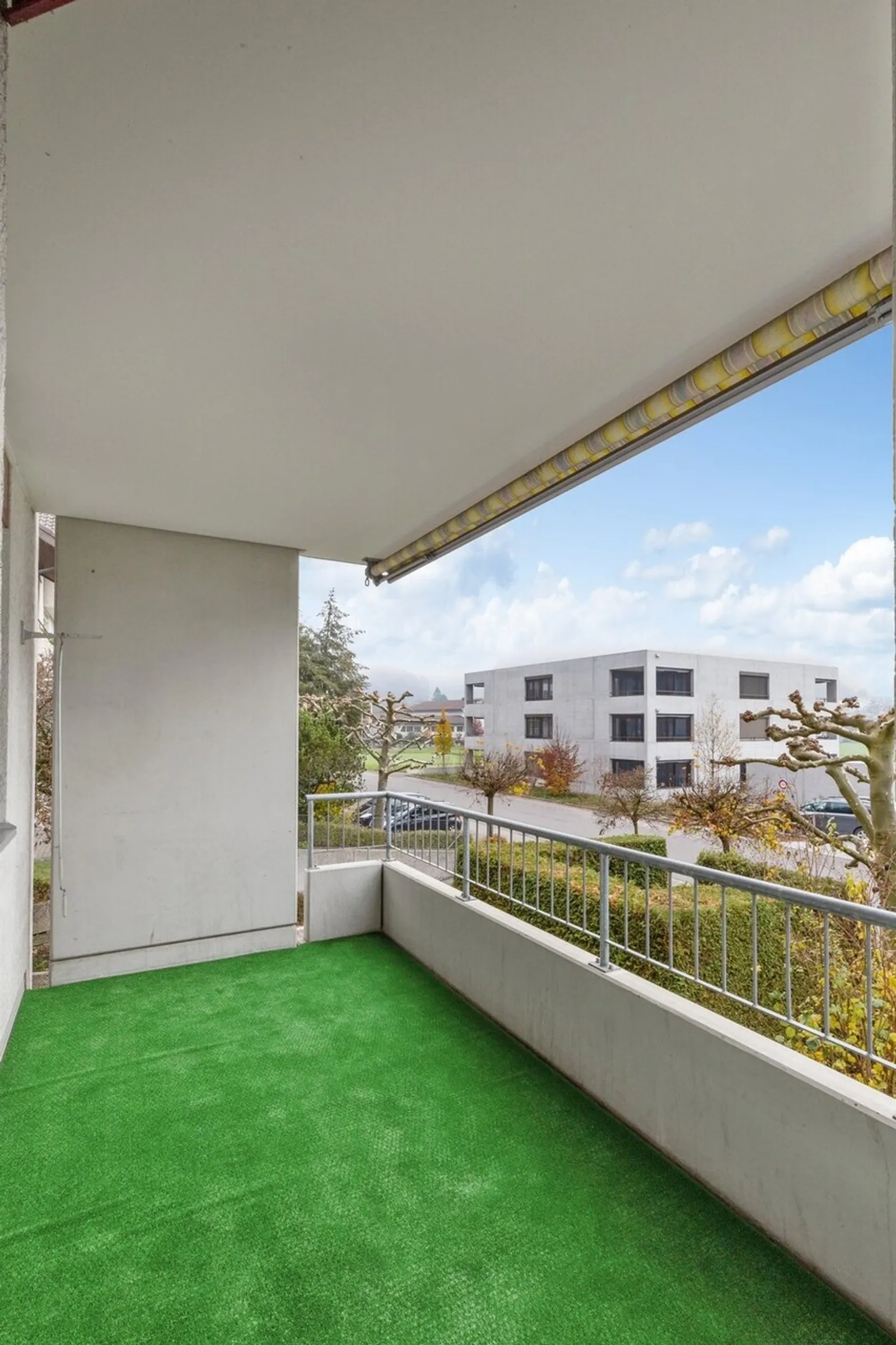 Spacious bright apartment with balcony - centrally located &amp; in greenery - Photo 8 of 10