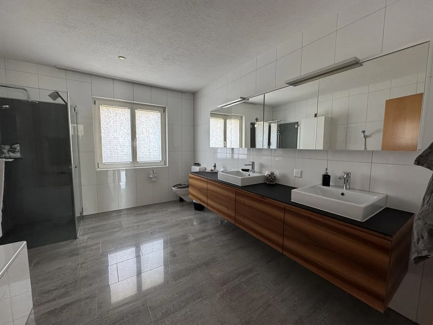 Appartement de jardin spacieux avec système photovoltaïque - Photo 5 sur 19