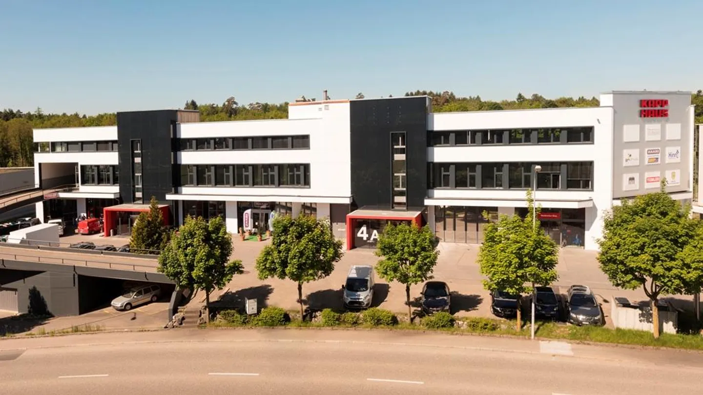 Propriété commerciale de plain-pied, parfaitement desservie par les transports - Photo 7 sur 8