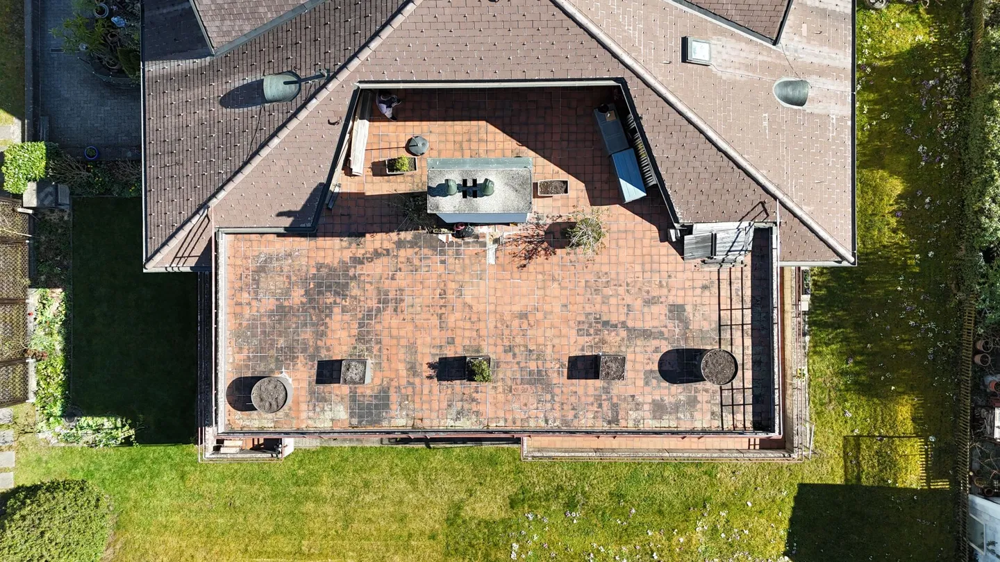 Appartement de rêve lumineux de 4,5 pièces avec terrasse de 112 m², cheminée et ascenseur directement dans l'appartement - Photo 27 sur 31