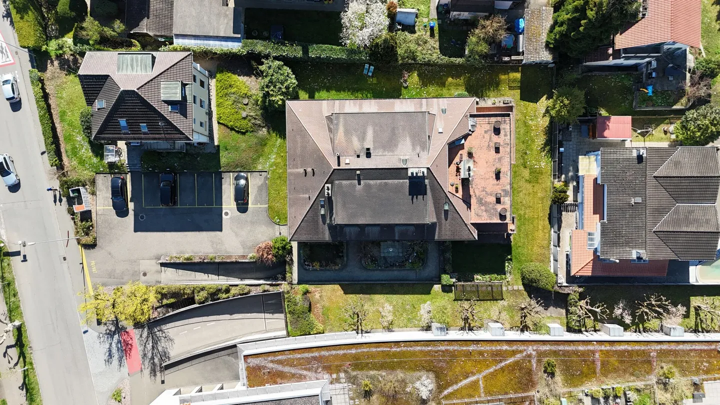 Appartement de rêve lumineux de 4,5 pièces avec terrasse de 112 m², cheminée et ascenseur directement dans l'appartement - Photo 30 sur 31