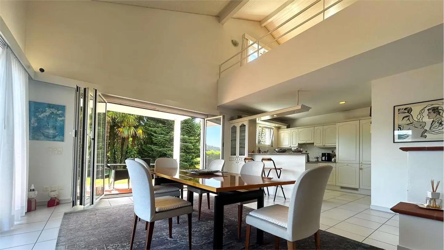 Exklusive Villa mit Garten und offener Aussicht - Foto 5 von 13