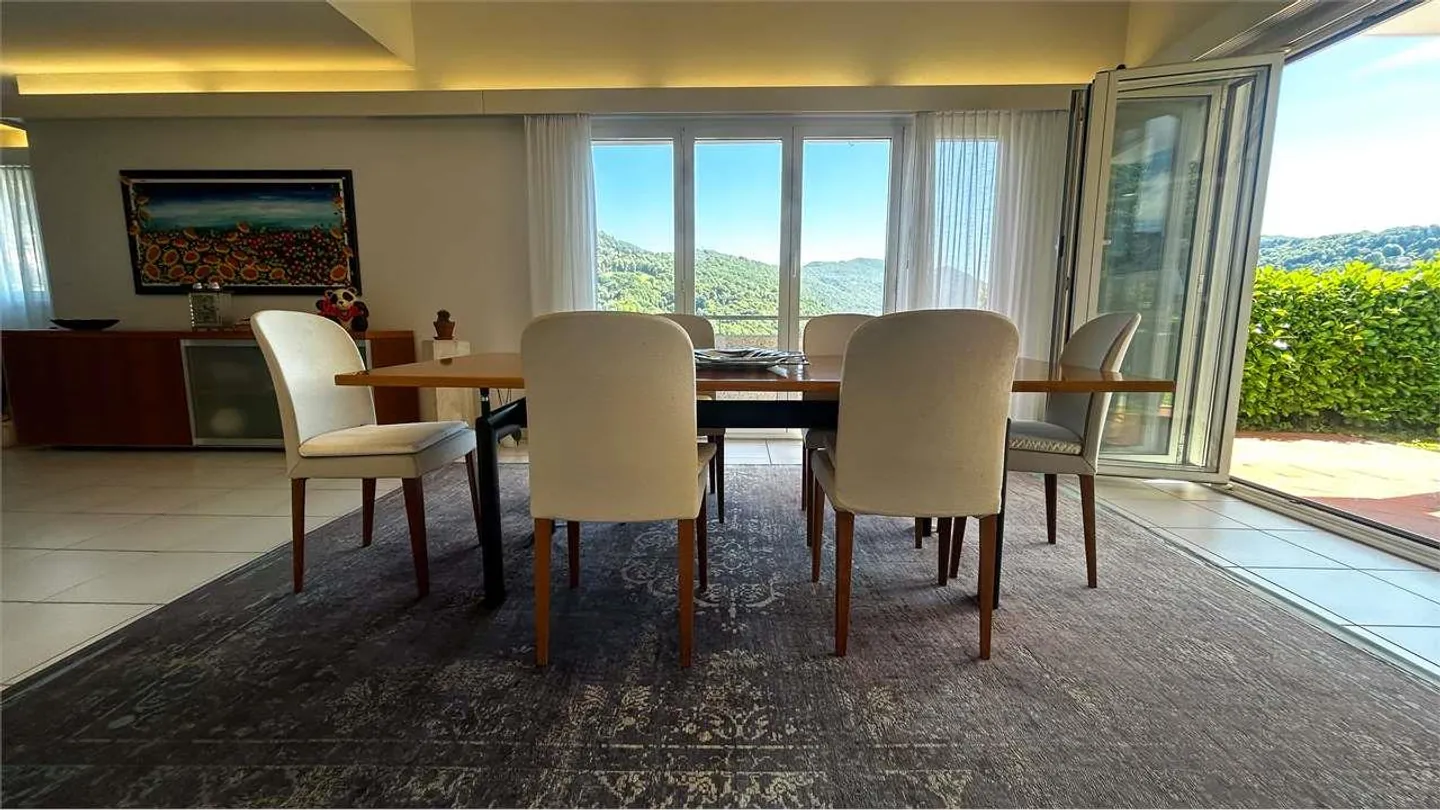 Exklusive Villa mit Garten und offener Aussicht - Foto 6 von 13