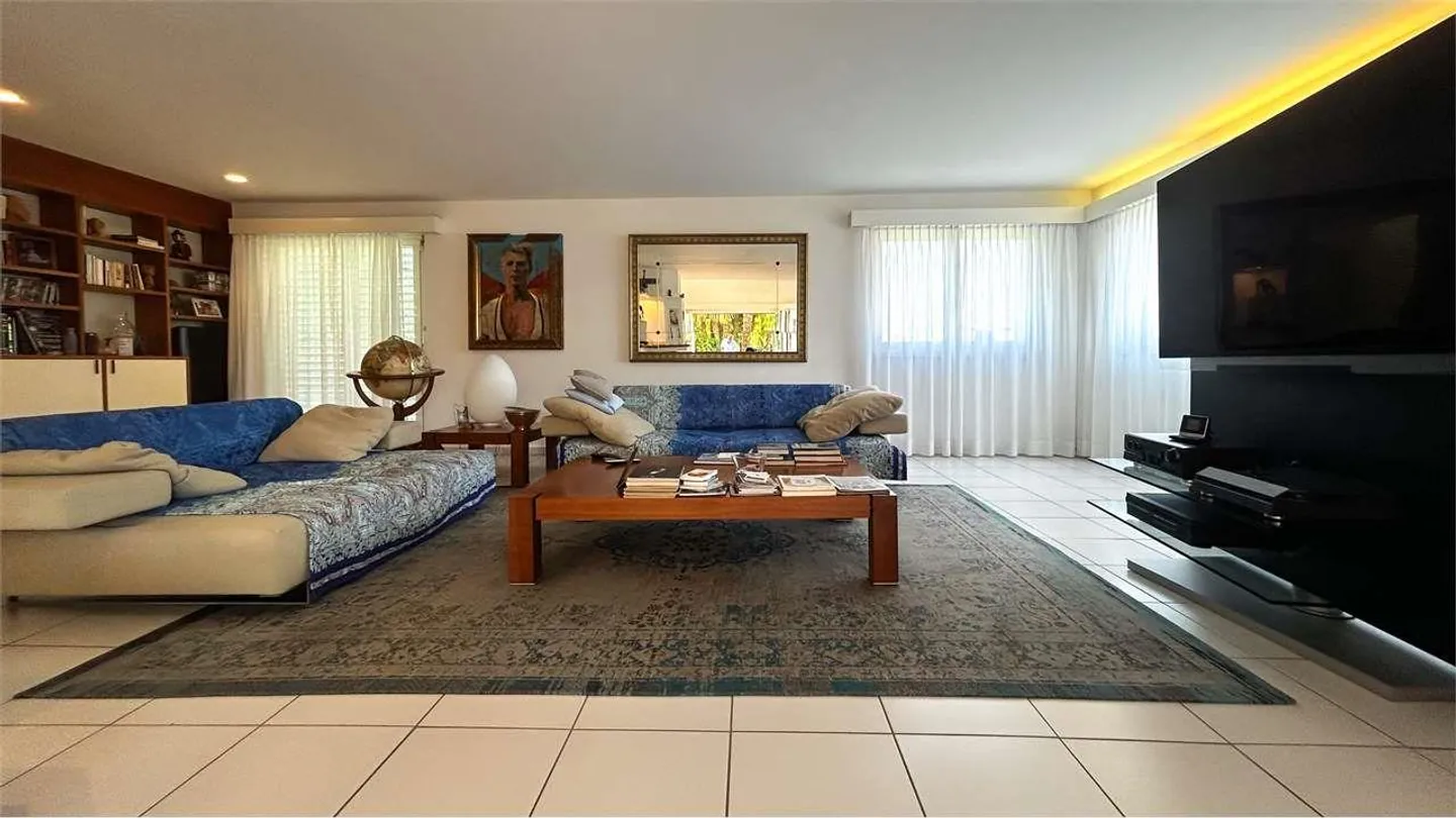 Exklusive Villa mit Garten und offener Aussicht - Foto 7 von 13