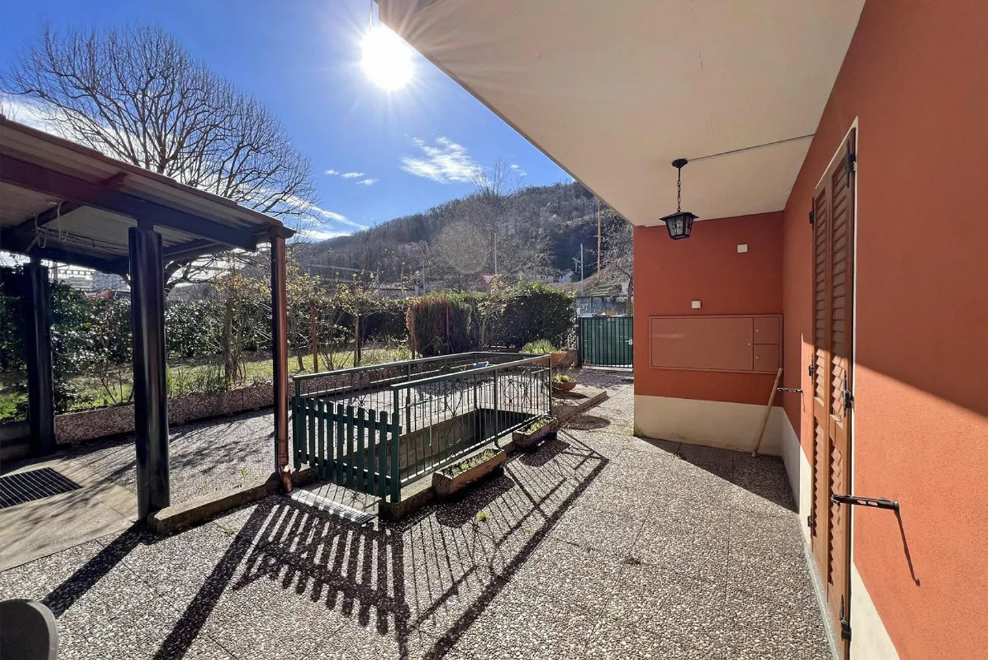 Single-family house with 4.5 rooms and garden in Chiasso - Photo 2 of 12