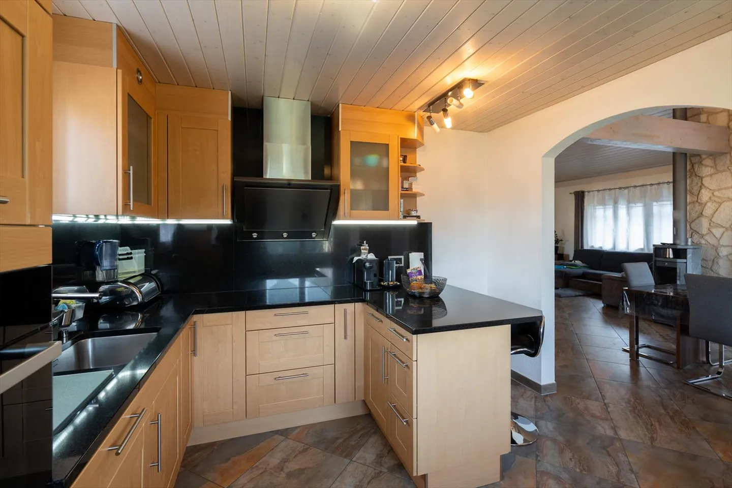 6.5 Room House - Photo 2 of 12