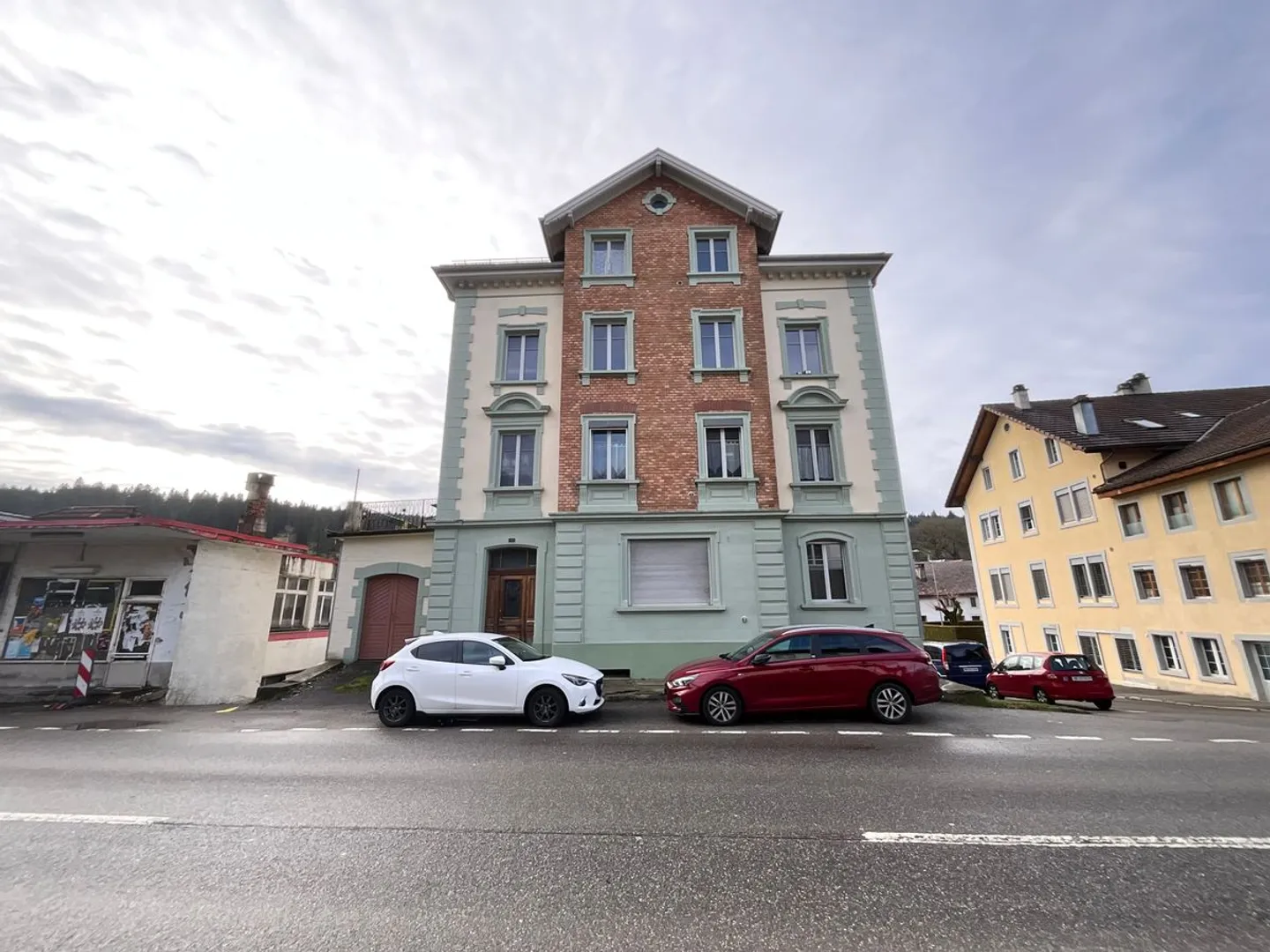 Wohngebäude - Foto 1 von 13