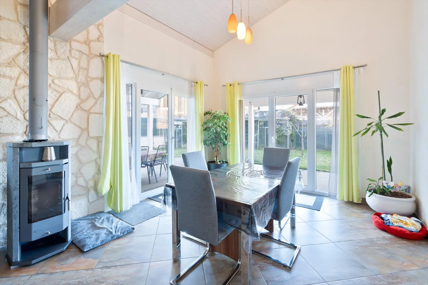 6.5 Room House - Photo 3 of 12