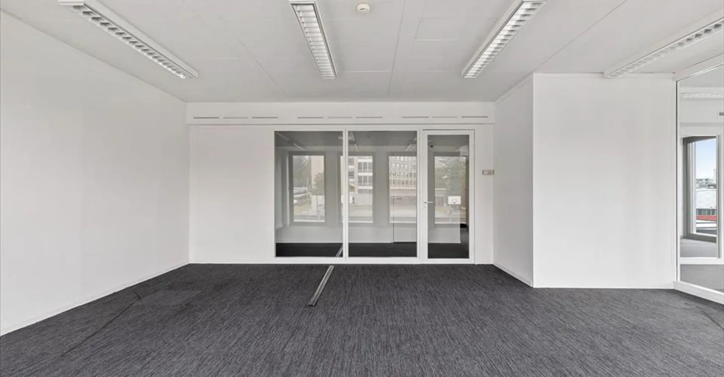 Office space for rent - Photo 5 of 7