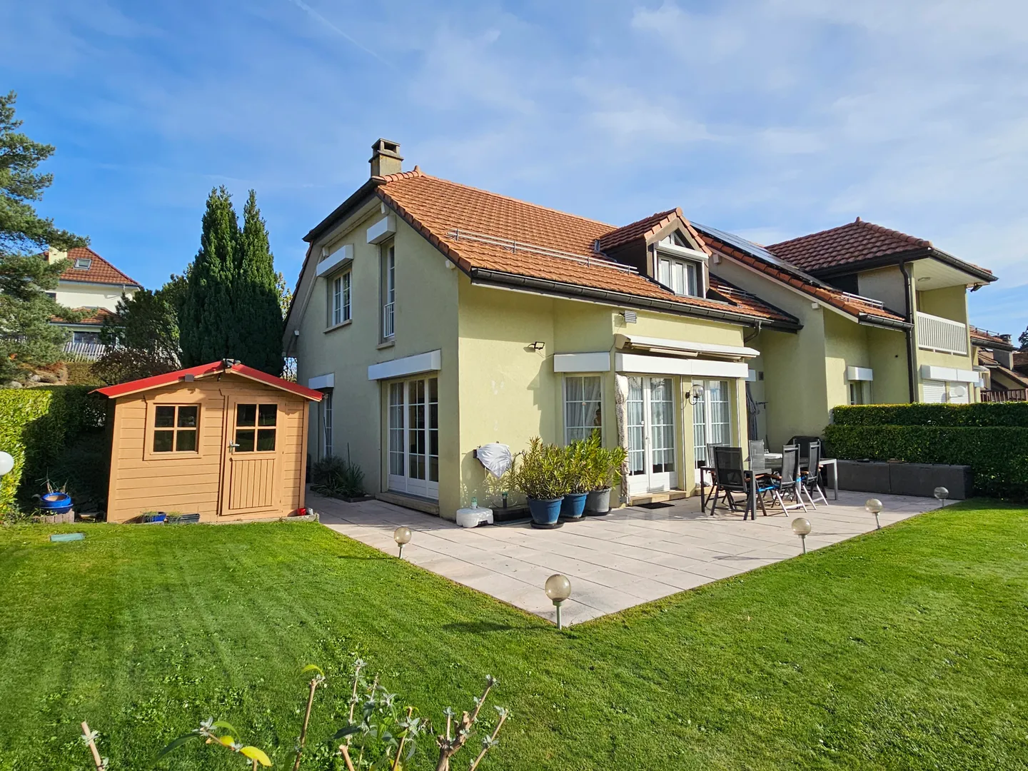 Stepped house for sale - Photo 1 of 10