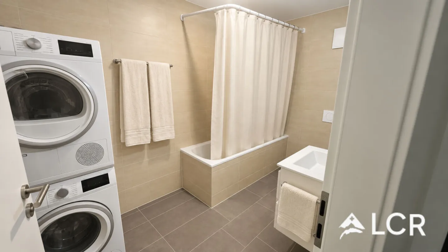 Charming 2-Bedroom Apartment - Photo 5 of 11