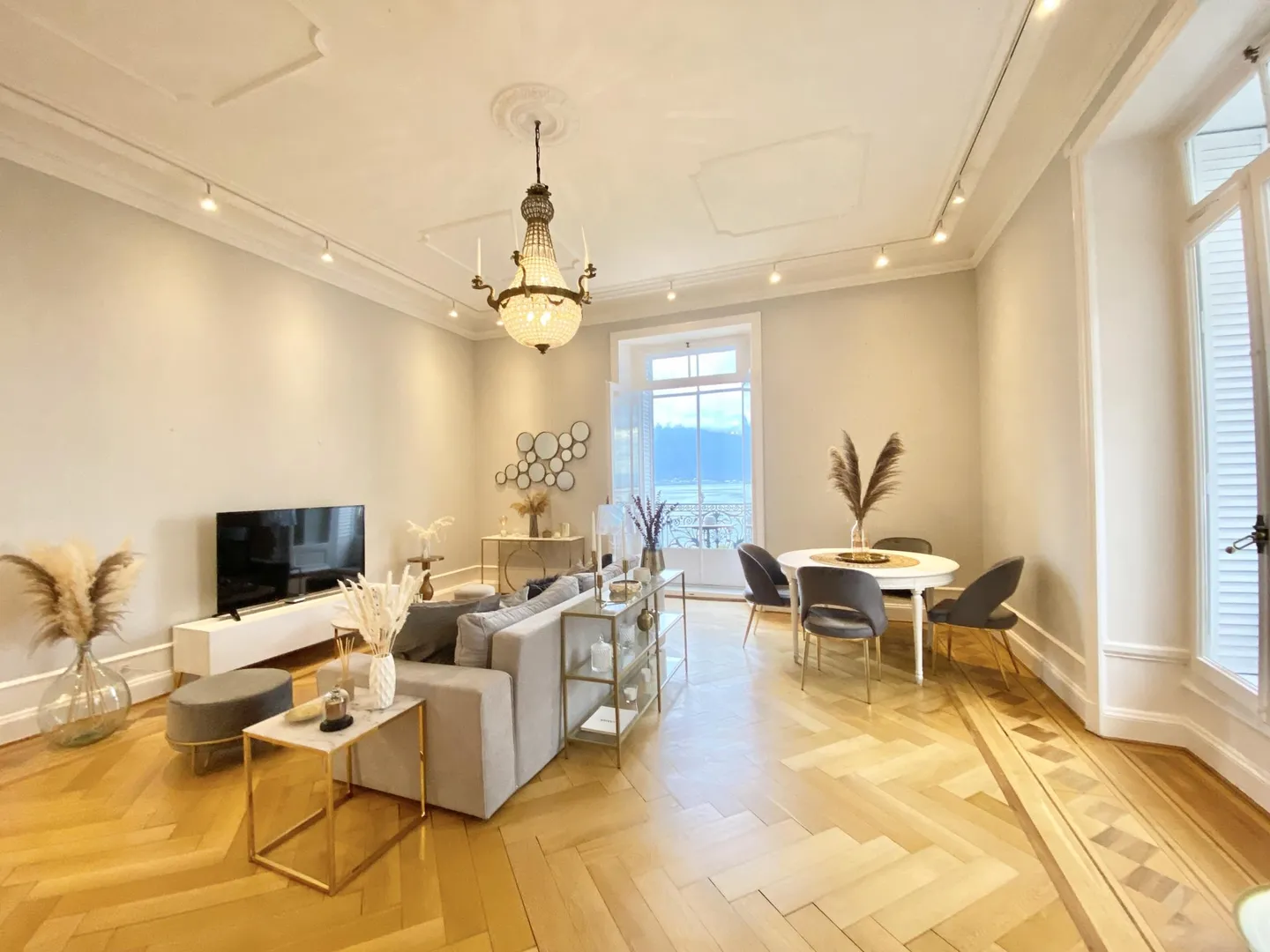 Appartement Charmant avec Vue sur le Lac - Photo 3 sur 6