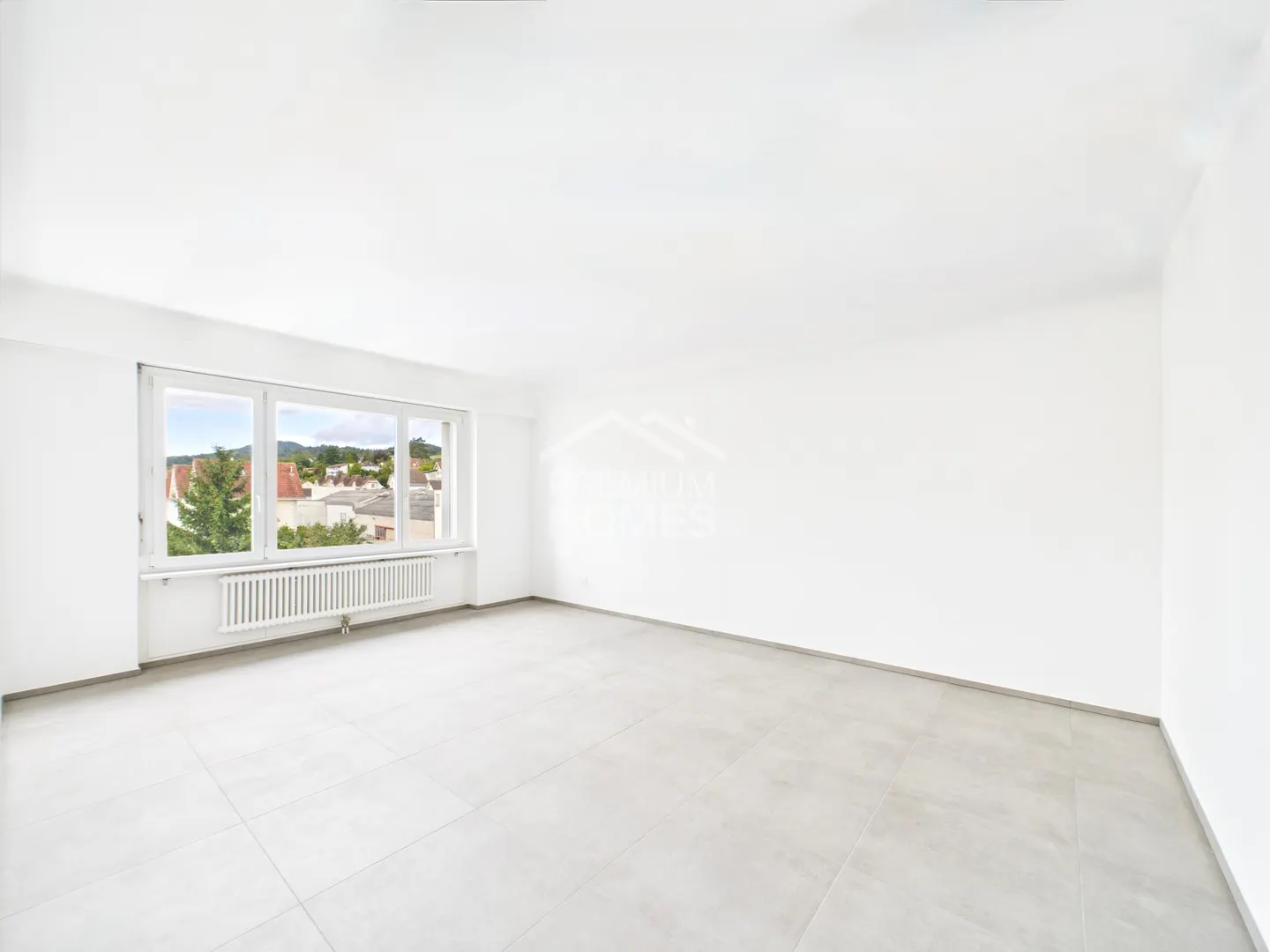 Charming Renovated Apartment - Photo 2 of 11