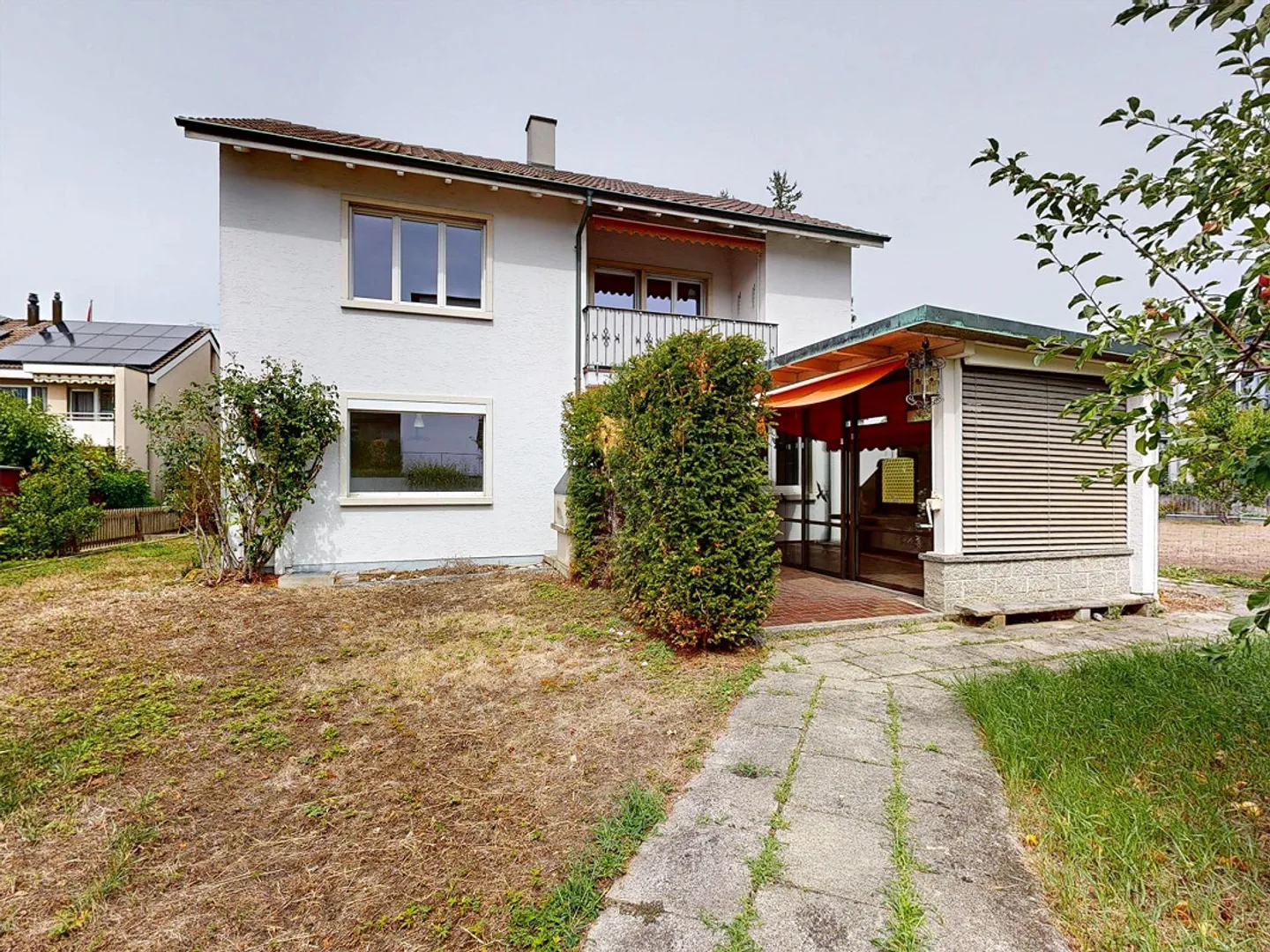 Maison individuelle de 4,5 pièces avec beaucoup de potentiel - Photo 2 sur 14
