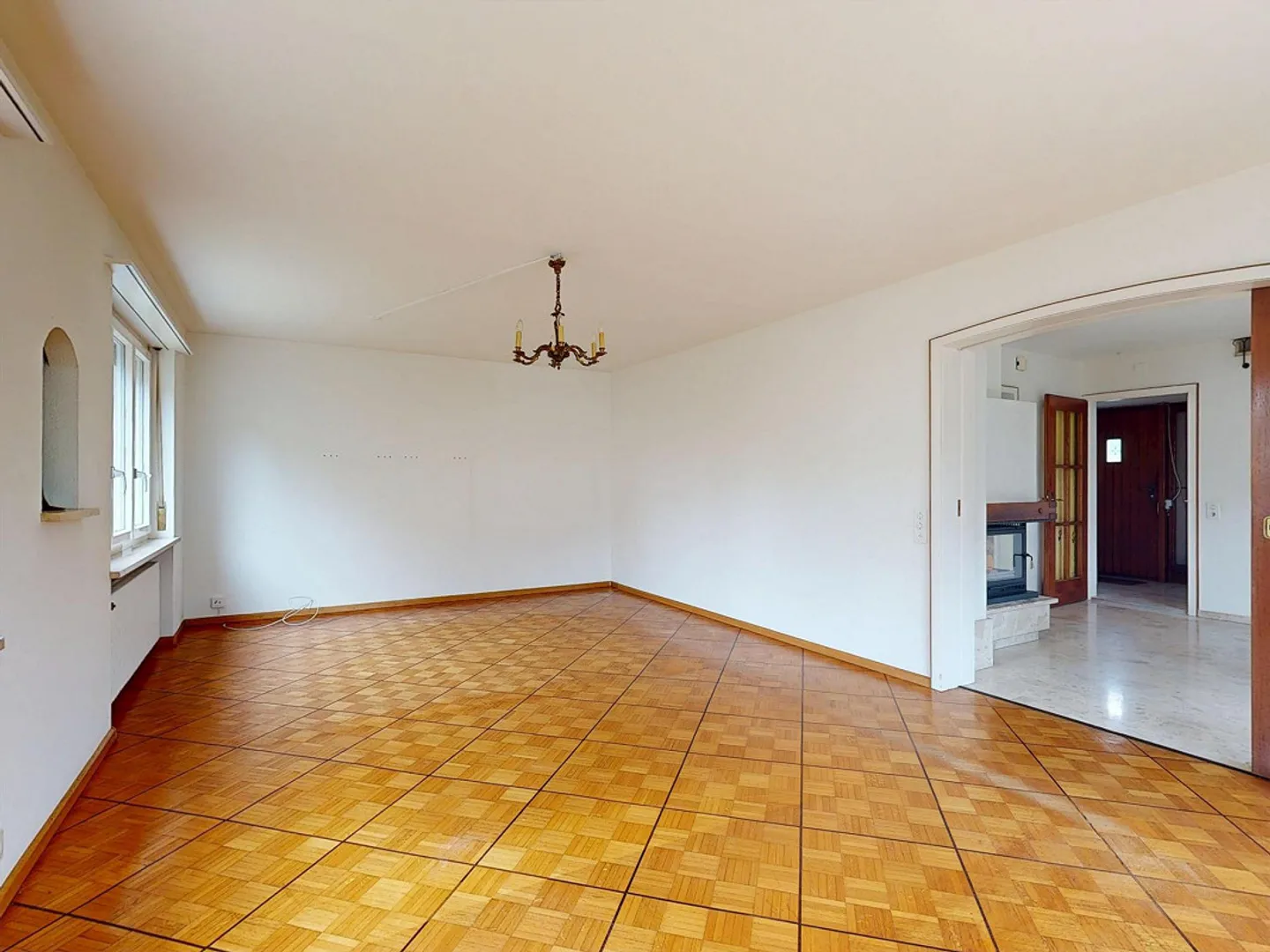 Maison individuelle de 4,5 pièces avec beaucoup de potentiel - Photo 4 sur 14