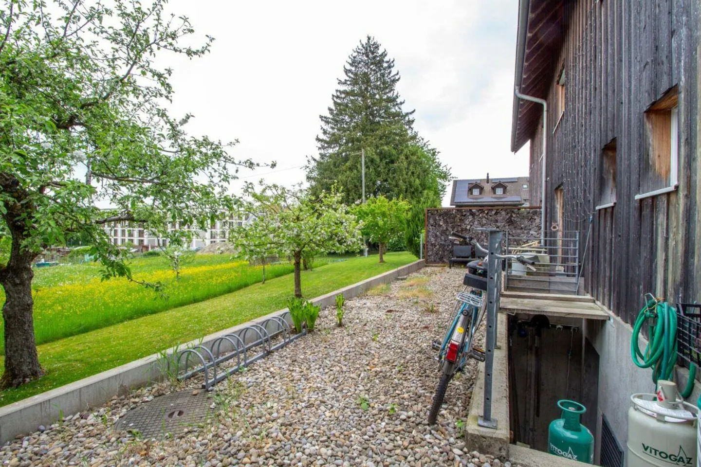Maison jumelée de 5,5 pièces avec grenier aménagé et vue - Photo 4 sur 27