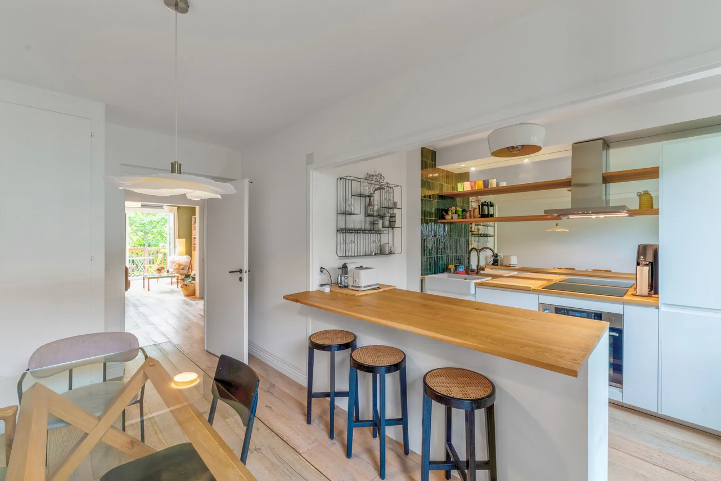 Co-exclusivity - Photo 1 of 11