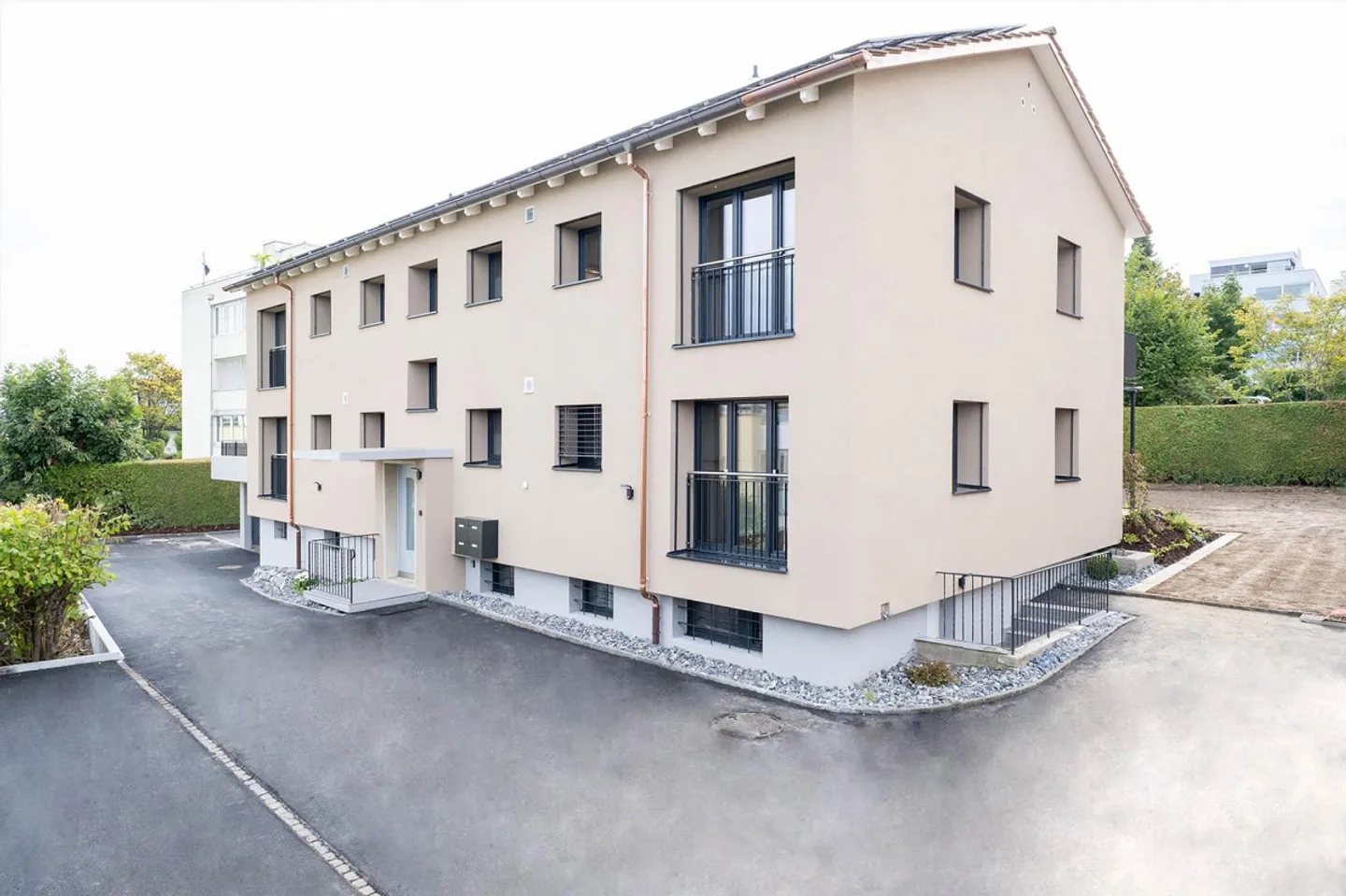 Appartamento 2.5 stanze come nuovo in una posizione tranquilla - Foto 1 di 10