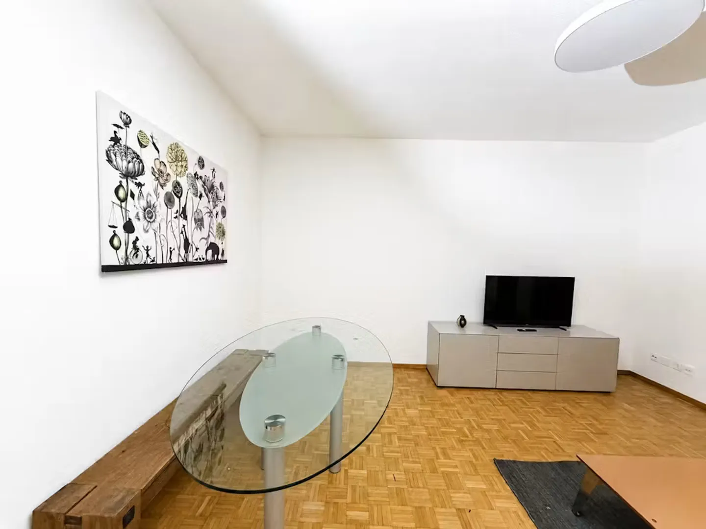 Charming Chalet in Zurich - Photo 2 of 10