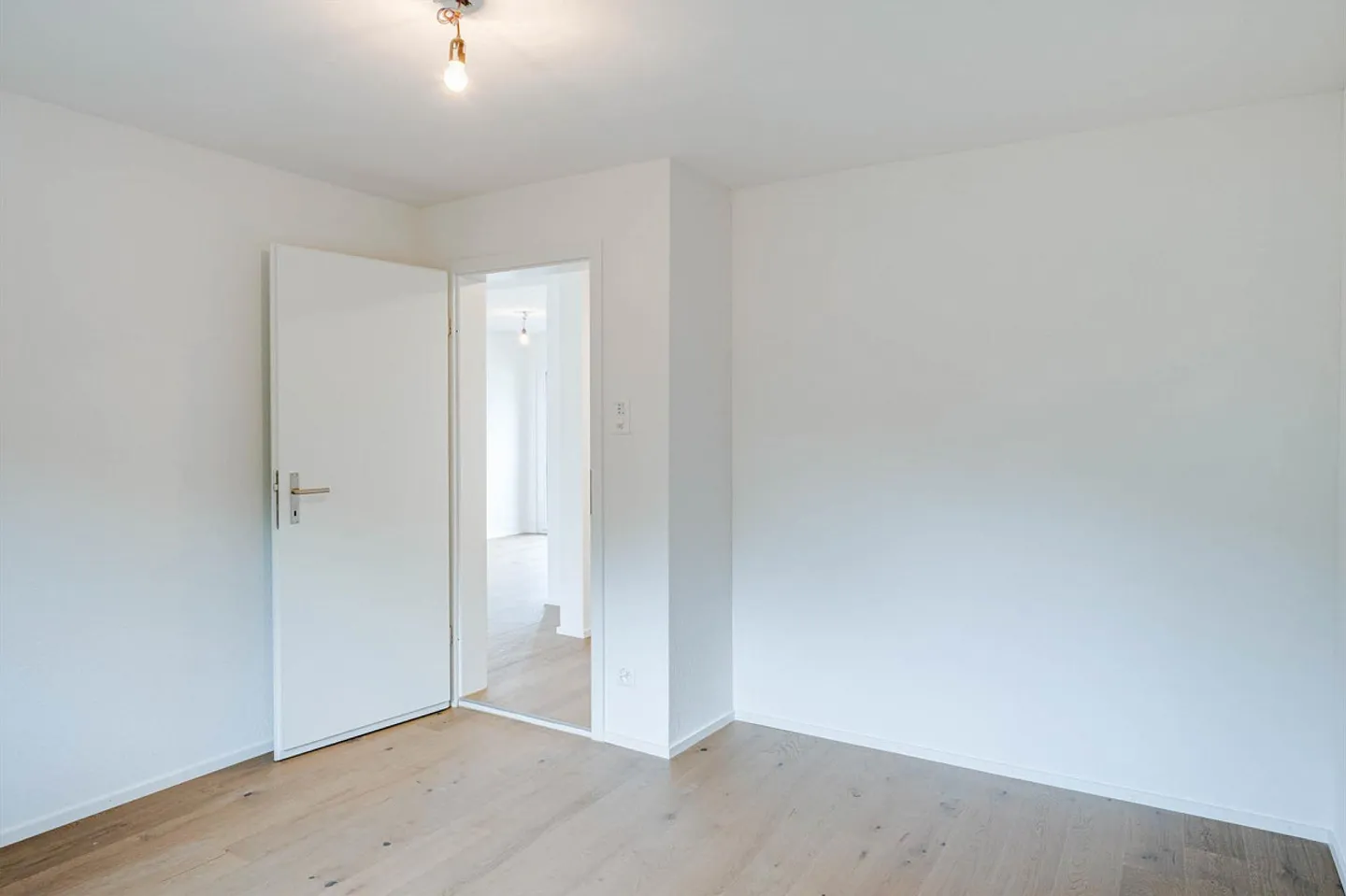 Appartamento 2.5 stanze come nuovo in una posizione tranquilla - Foto 7 di 10