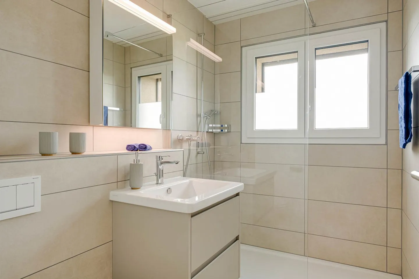 Appartamento 2.5 stanze come nuovo in una posizione tranquilla - Foto 8 di 10