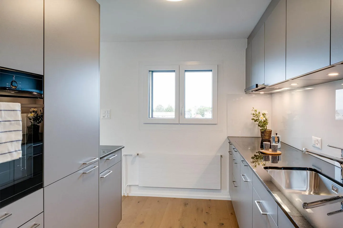 Appartamento 2.5 stanze come nuovo in una posizione tranquilla - Foto 2 di 10